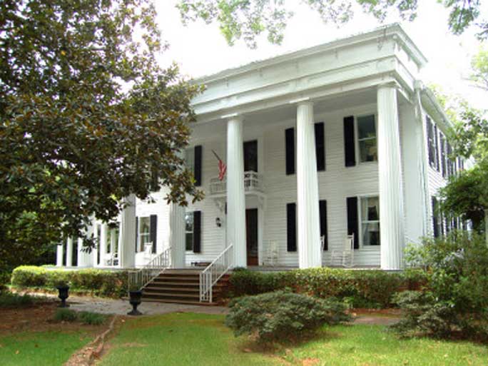 Pembroke c.1818, 217 West Robert Toombs Avenue, Washington, GA