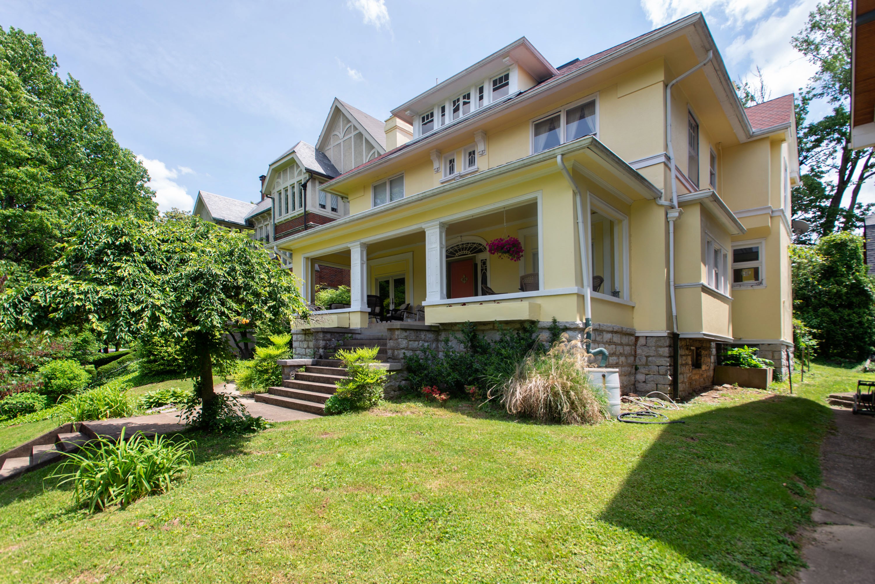 Historic Stucco Home, Next to Olmstead Designed Cherokee Park