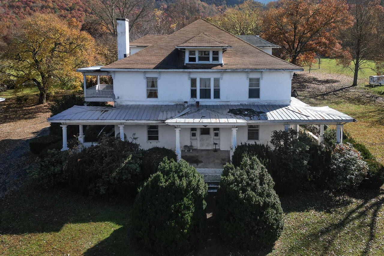 Breezy Heights on 61+ Acres, 3251 Glasgow Highway, Buena Vista, VA